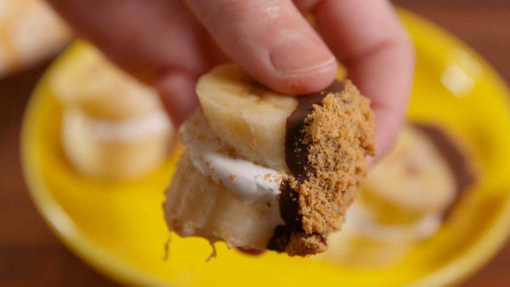 ilustrasi s'mores banana bites (delish.com)
