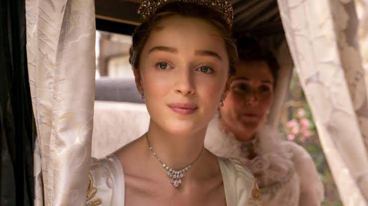Phoebe Dynevor dalam serial Bridgerton (dok. Shondaland/Bridgerton)