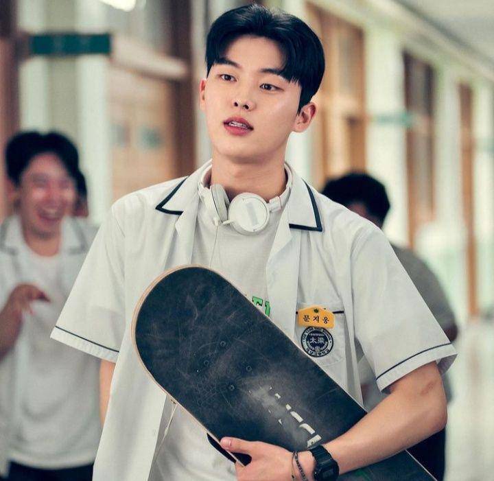Choi Hyun Wook (instagram.com/_choiiii__)