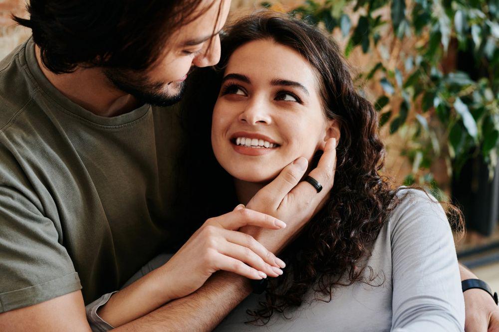 Pujian Membuatmu Terangsang? Mungkin Praise Kink Penyebabnya