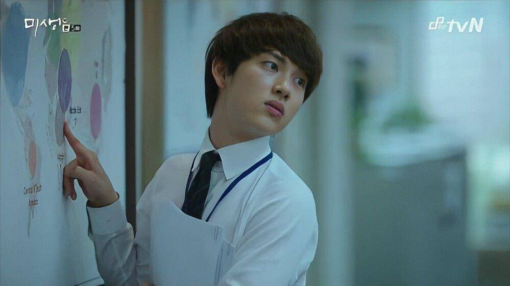 Im Siwan di drama Misaeng: Incomplete Life (youtube.com/tvN Drama)