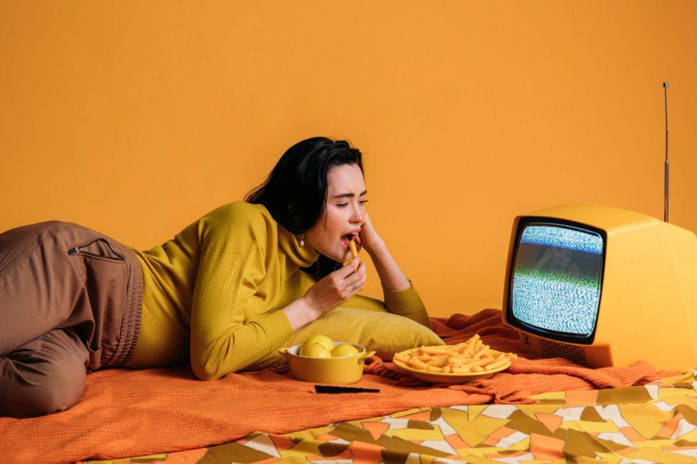 10 Rekomendasi Sitkom Seru, Cocok Menemani Waktu Makan Sambil Nonton!