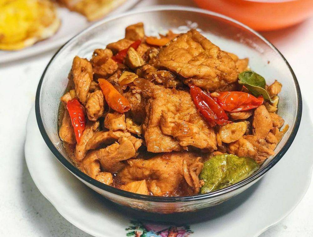Tahu dan ayam kecap. (instagram.com/dapurbekal)