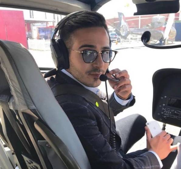 Potret Simon Leviev di dalam helikopter (instagram.com/simon_leviev_official)