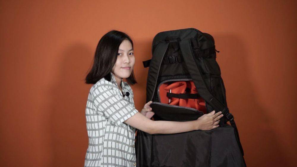 Tas Ransel Multifungsi Detachable 4 in 1 karya Mahasiswi Universitas Dinamika (Undika) Surabaya, Yulia Christine Pandary. Dok. Humas Undika Surabaya.