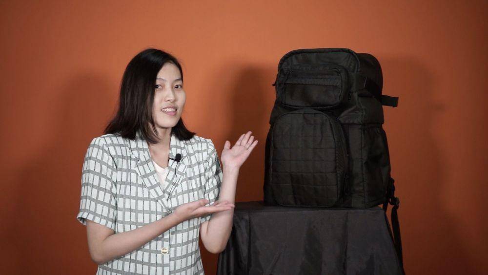Tas Ransel Multifungsi Detachable 4 in 1 karya Mahasiswi Universitas Dinamika (Undika) Surabaya, Yulia Christine Pandary. Dok. Humas Undika Surabaya.