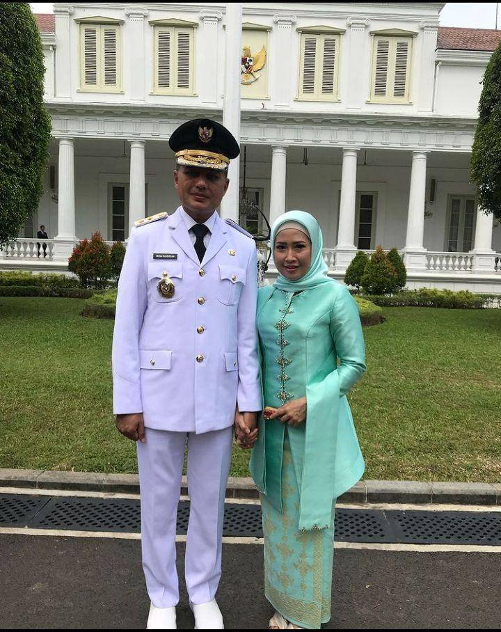 Sri Mihari Ayu saat dampingi Ijeck saat pelantikan (instagram.com/mihariayu)