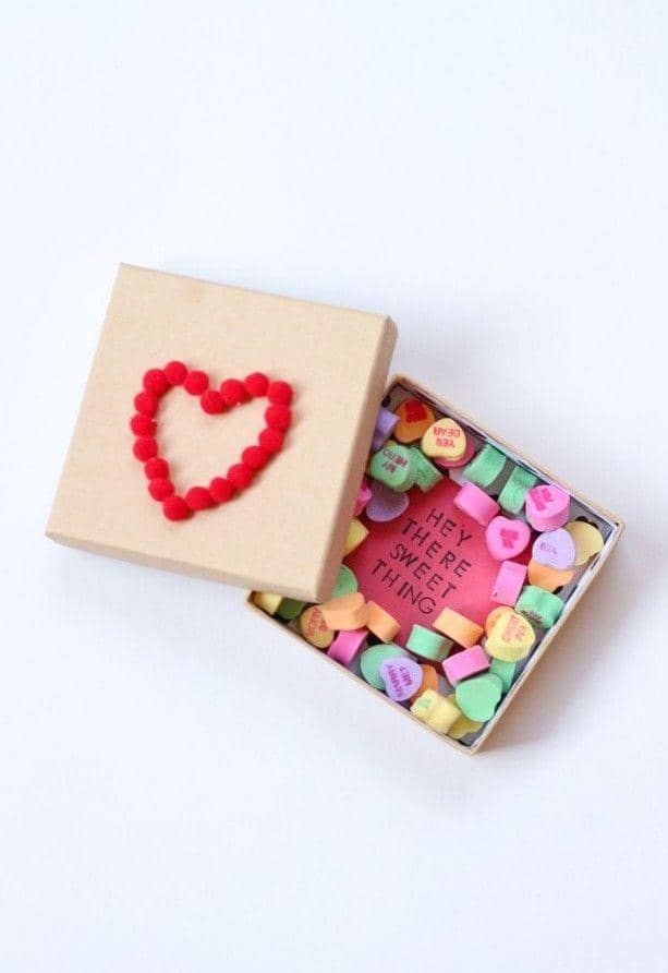 ilustrasi hadiah Valentine untuk sahabat (adiyprojects.com)