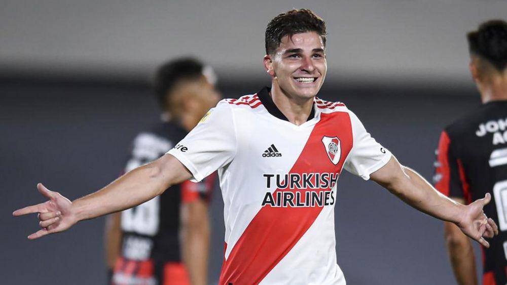 Julian Alvarez bersama River Plate di Liga Argentina. (marca.com)