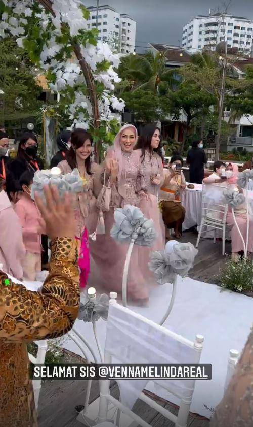 lamaran Venna Melinda dan Ferry (Instagram.com/ashanty_ash)