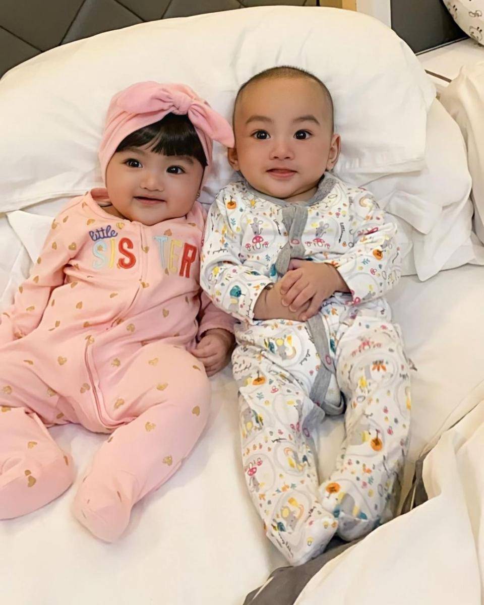 Axelle Dev dan Alexa Dev Triyoga (instagram.com/galittletwins)
