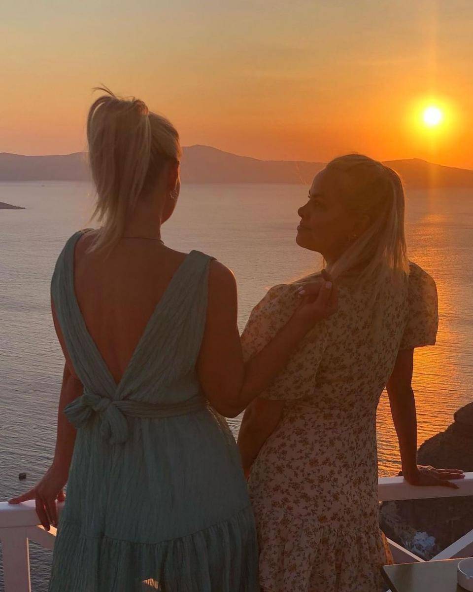 Cecilie Fjellhøy dan Pernilla Sjöholm, korban dalam film Netflix, The Tinder Swindler (instagram.com/pernillaelisabeths)