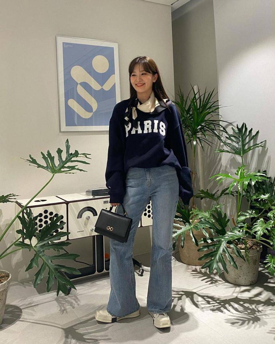 style ala Seulgi Red Velvet (instagram.com/hi_sseulgi)