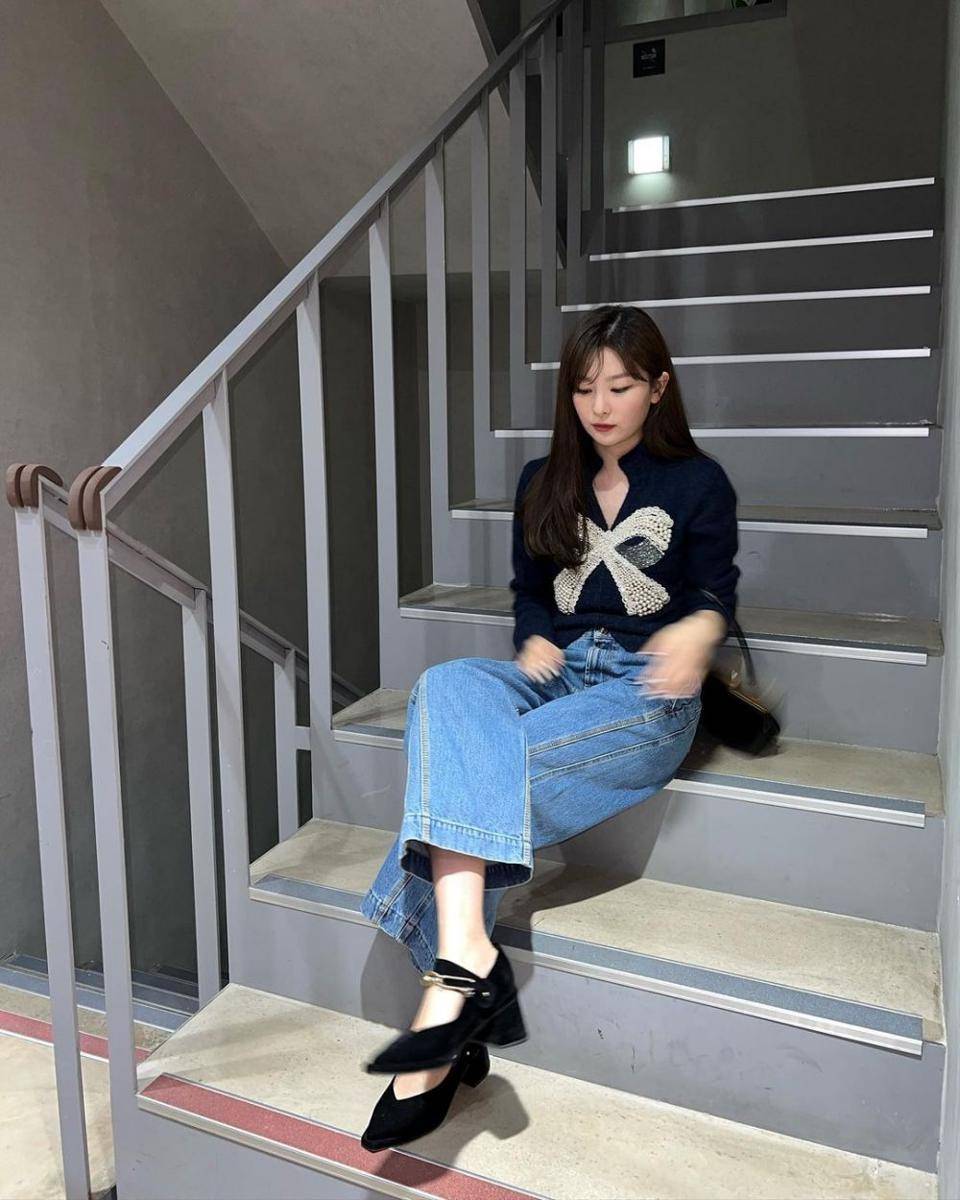 style ala Seulgi Red Velvet (instagram.com/hi_sseulgi)