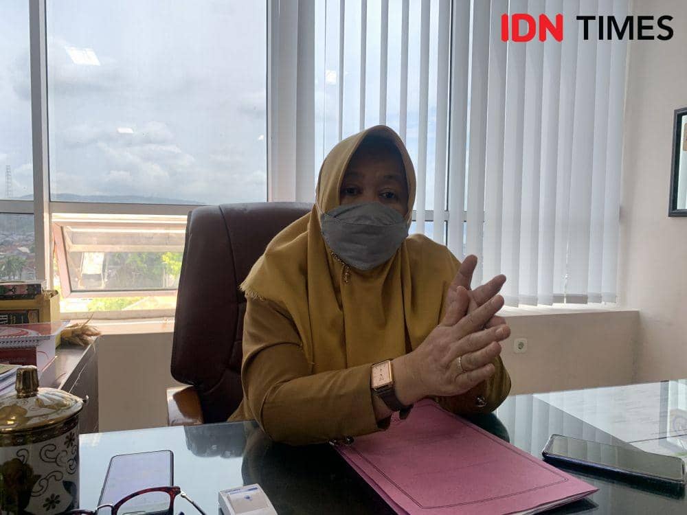 Kepala Dinas Pemberdayaan Perempuan dan Perlindungan Anak Kota Bandar Lampung, Sri Asiyah. (IDN Times/Rohmah Mustaurida).