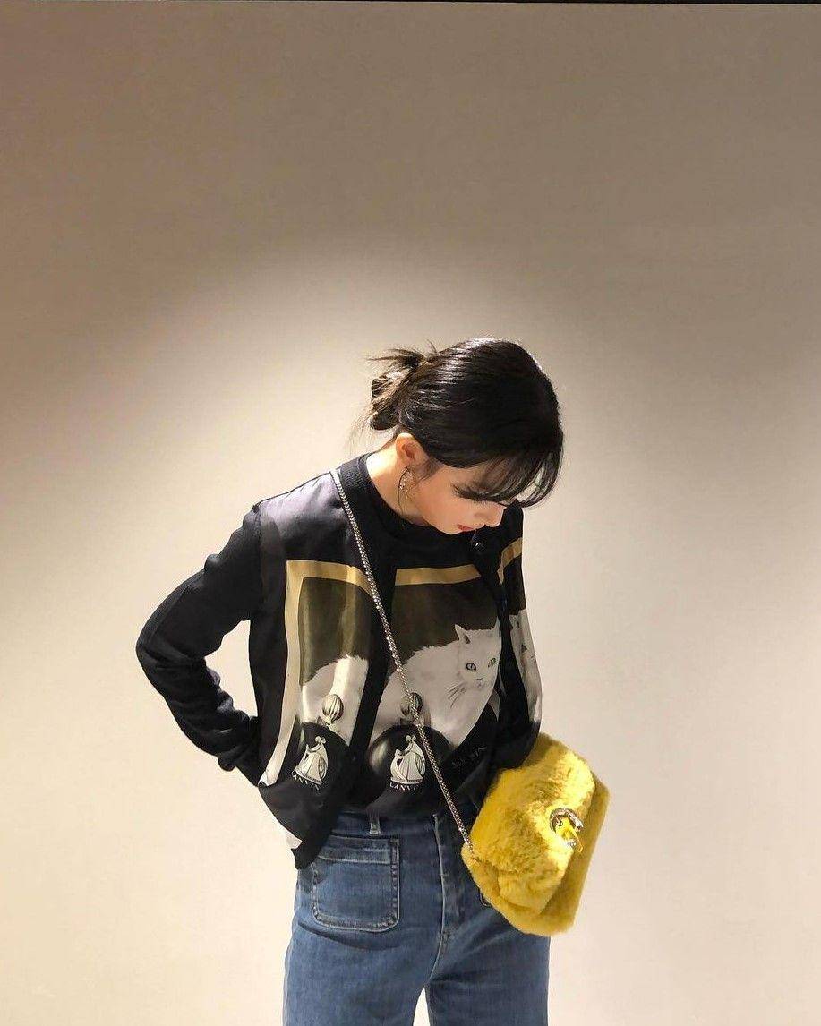 style ala Seulgi Red Velvet (instagram.com/hi_sseulgi)