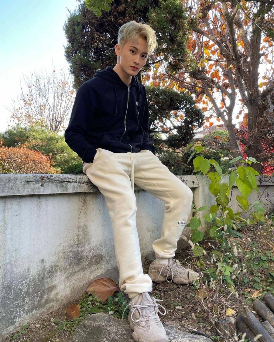 Mark NCT (instagram.com/onyourm__ark)