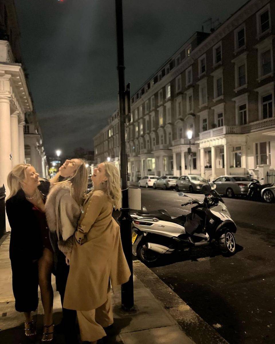 Cecilie Fjellhøy dan Pernilla Sjöholm, korban dalam film Netflix, The Tinder Swindler (instagram.com/pernillaelisabeths)