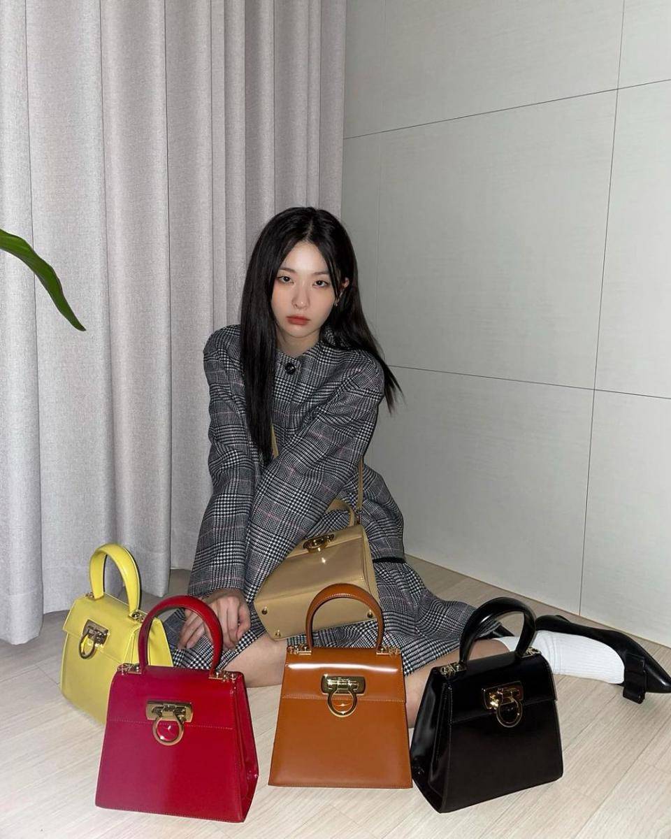 style ala Seulgi Redv Velvet (instagram.com/hi_sseulgi)
