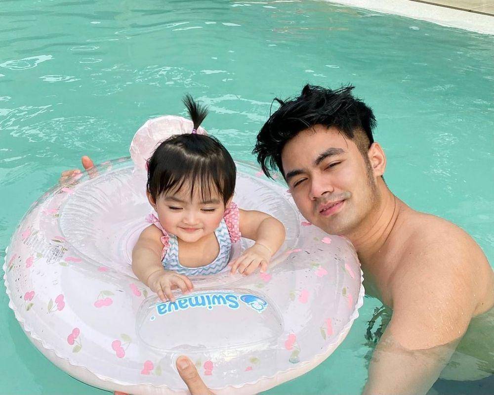 Guntur Triyoga dan buah hati (instagram.com/galittletwins)