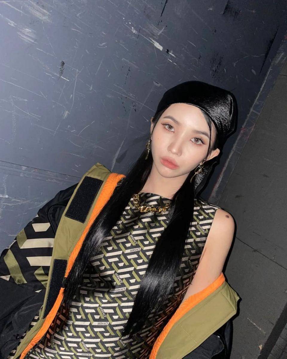 Soyeon (G)-IDLE (instagram.com/tiny.pretty.j)