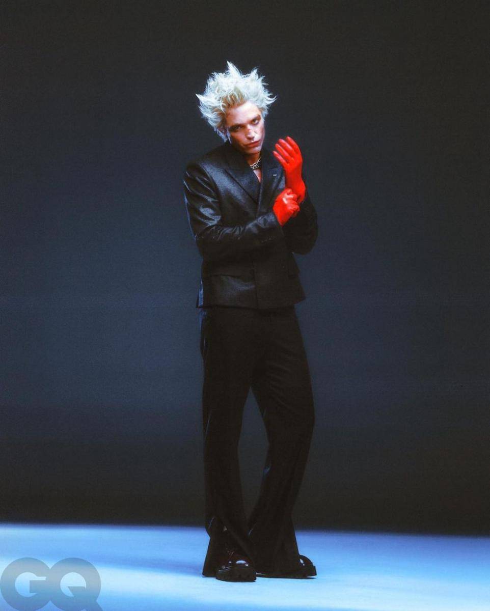 Robert Pattinson dalam GQ Magazine (instagram.com/gq)