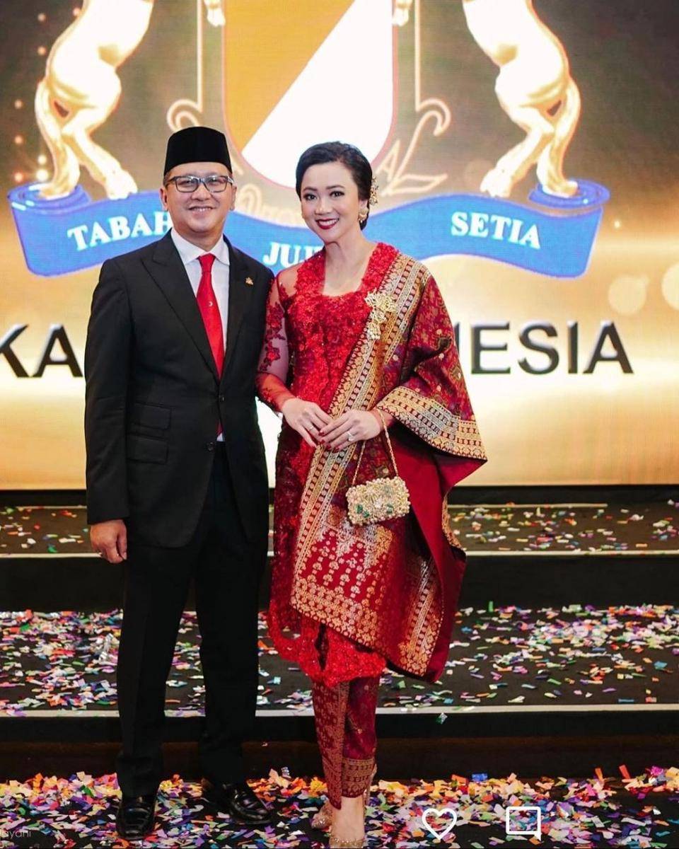 Kebaya Ayu Heni Rosan (instagram.com/2gek_ayuhenirosan)