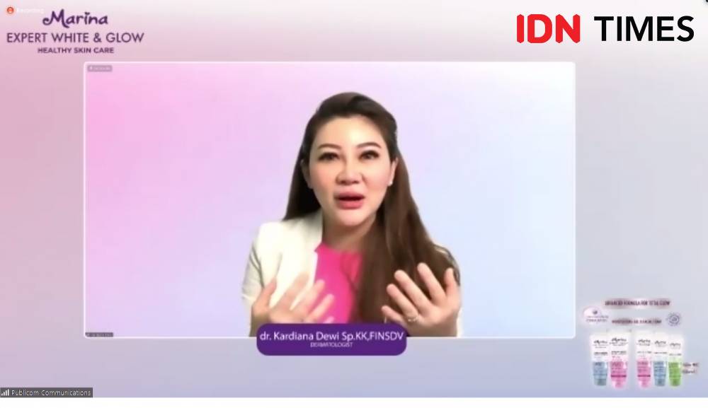 dr. Kardiana Dewi, Sp.KK. dalam acara Virtual Marina Expert White and Glow Press Launch yang diadakan pada 8 Februari 2022. (IDN Times/M. Tarmizi Murdianto)