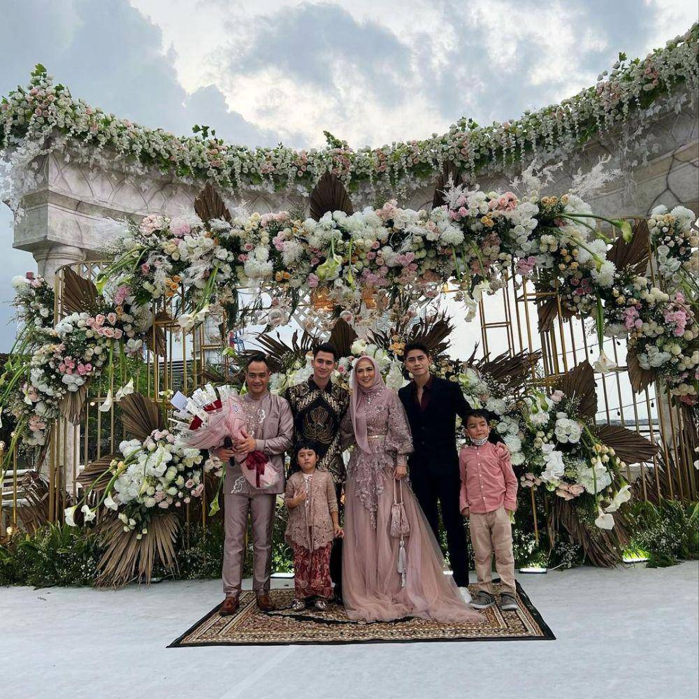 lamaran Venna Melinda dan Ferry (Instagram.com/athallanaufal7)