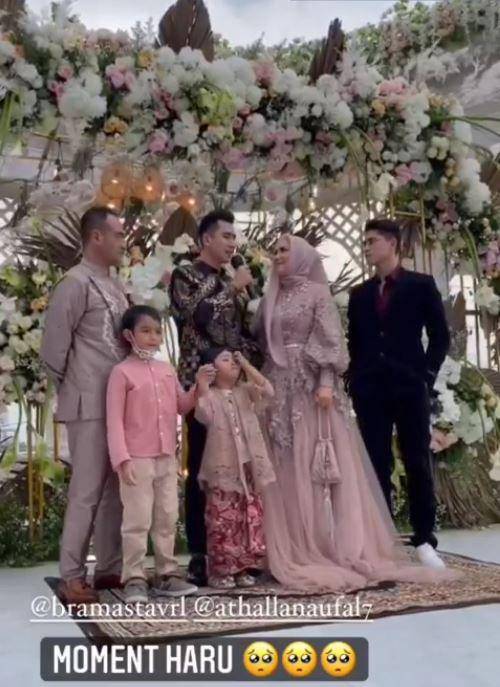 lamaran Venna Melinda dan Ferry (Instagram.com/zakylio)
