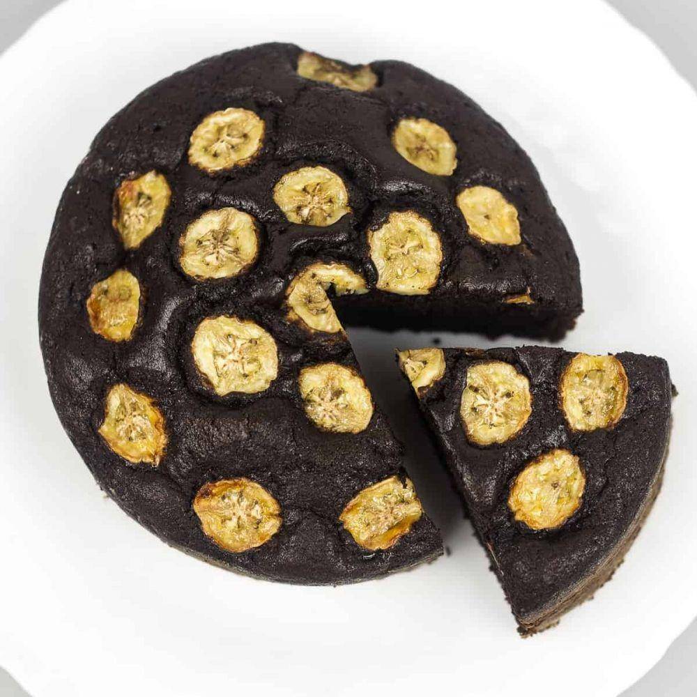 bolu cokelat pisang (decoratedtreats.com)