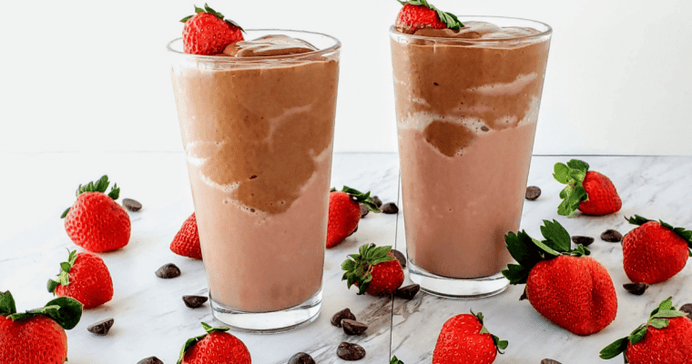 Ilustrasi strawberry cold brew (ionlycameforthecake.com)