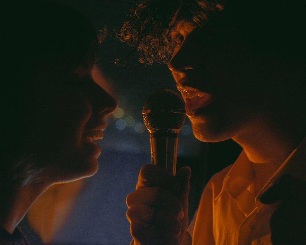 ilustrasi karaoke (unsplash.com/Daniil Onischenko)