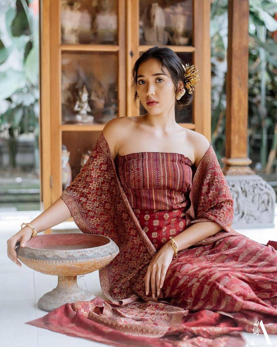 Laksmi Shari Deneefe Suardana (Instagram.com/laksmideneefe)