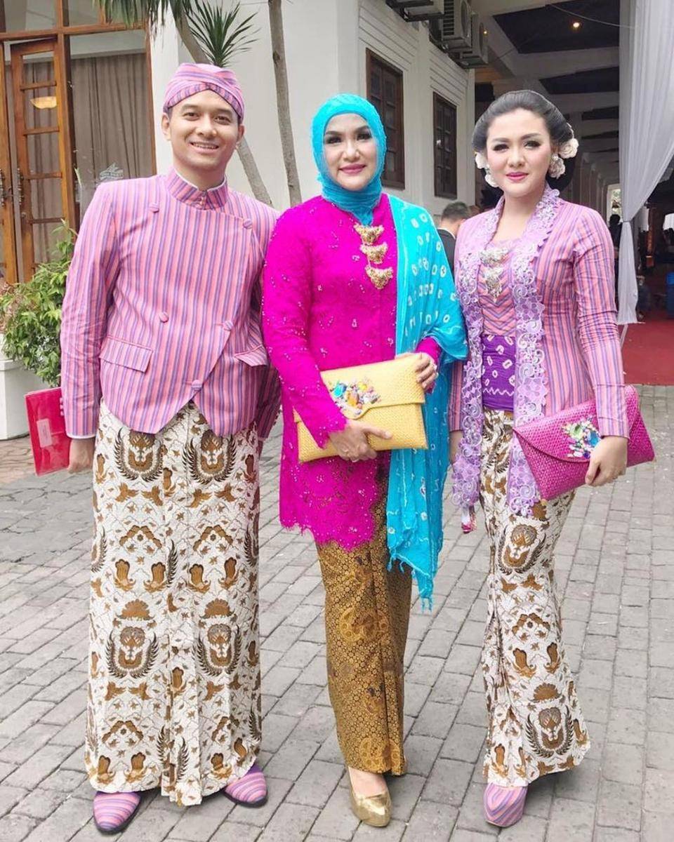 Kebaya Faiza Aljufri dan Vicky Shu (instagram.com/faiza_aljufri)