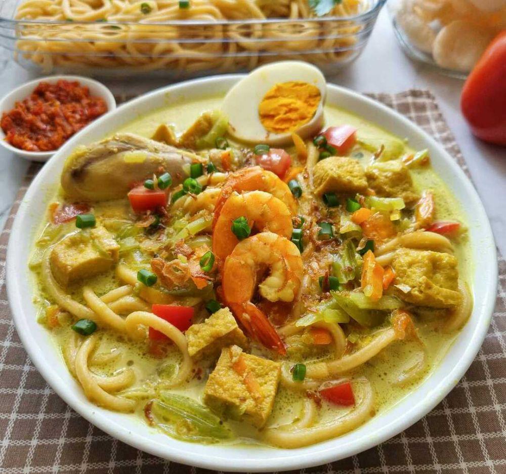mie gomak (instagram.com/qiutin.kitchen)