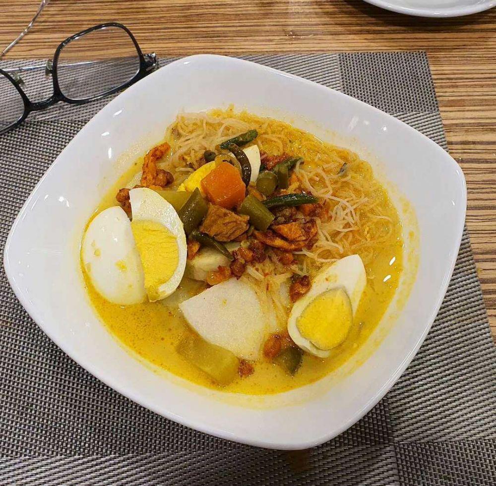 lontong Medan (instagram.com/sahat_simarmata)