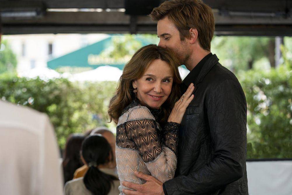Sylvie Grateau dan Erik DeGroot (dok. Netflix/Emily in Paris)
