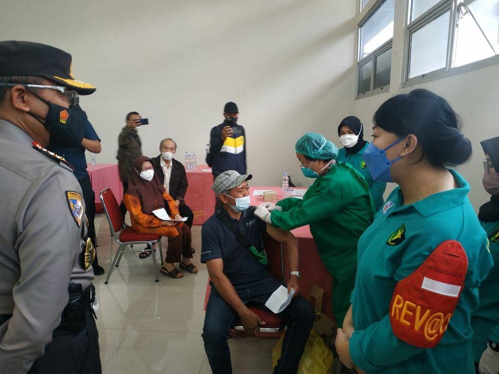 Kasus COVID-19 Melonjak, Warga Diimbau Segera Vaksinasi Booster
