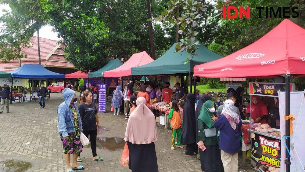Warga berburu sembako murah di PGM Benteng Somba Opu. IDN Times/Sahrul Ramadan