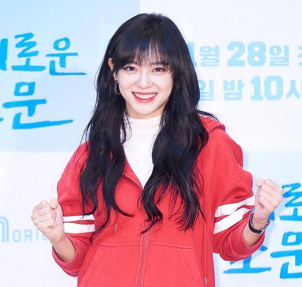 Kim Sejeong (instagram.com/clean_0828)