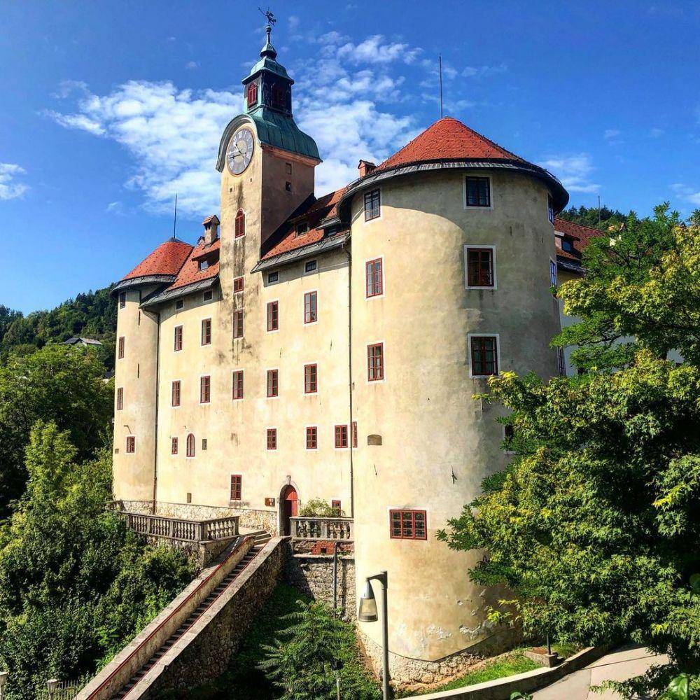 Indrija Castle (instagram.com/malayaesunnombredegato)