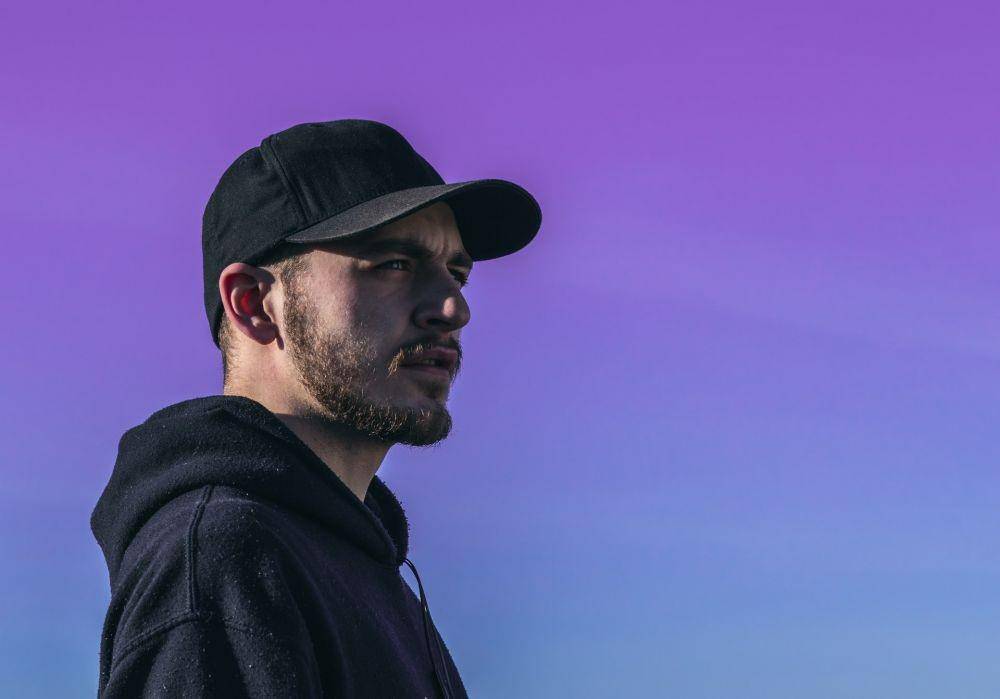 Baseball caps (unsplash.com/Moggy Amrani)