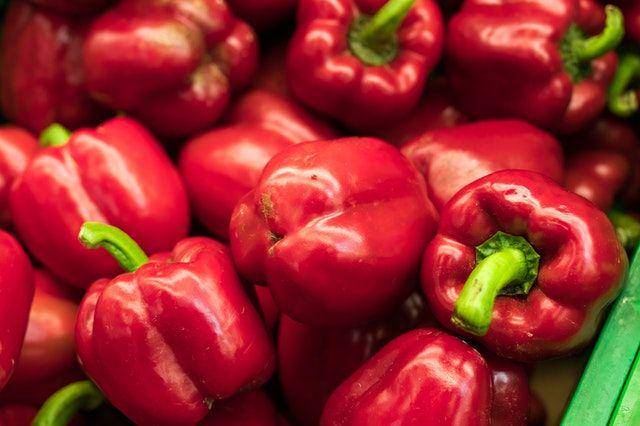 ilustrasi paprika merah (pexels.com/Artem Beliaikin)