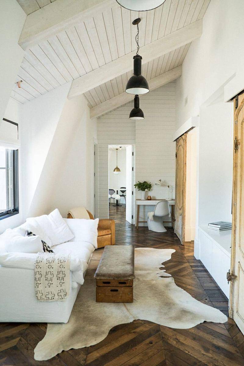 ilustrasi dekorasi ruang tamu (JOSH FRANER via housebeautiful.com)