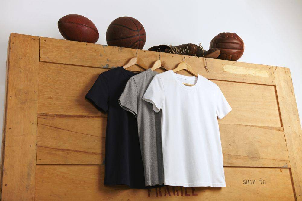 Ilustrasi mock up kaus (freepik.com/bublikhaus)