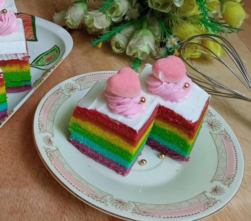 Bolu pelangi. (instagram.com/nuris_shobah22)