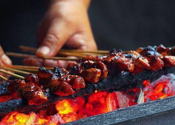 Ilustrasi membakar sate lalat (Instagram.com/shankou9777)