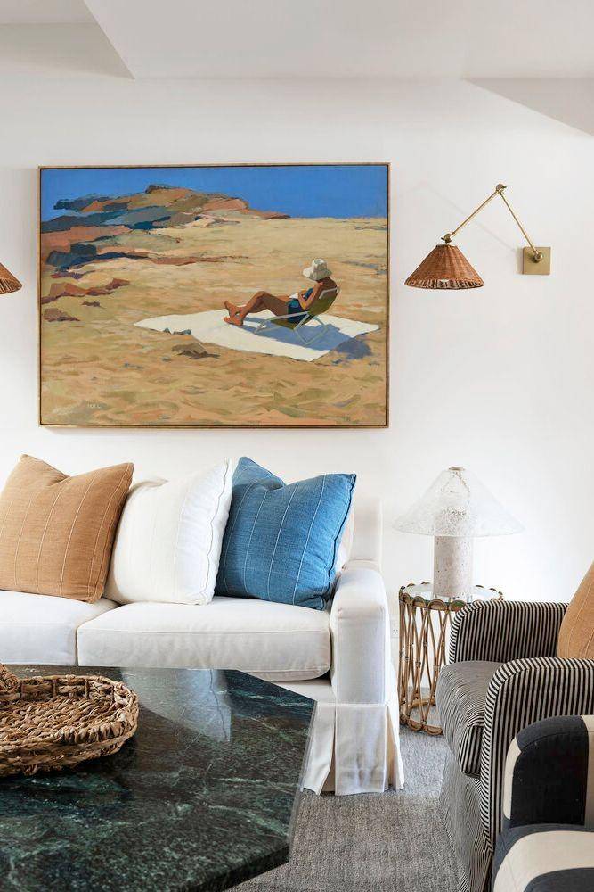 ilustrasi dekorasi ruang tamu (TAMSIN JOHNSON INTERIORS via housebeautiful.com)