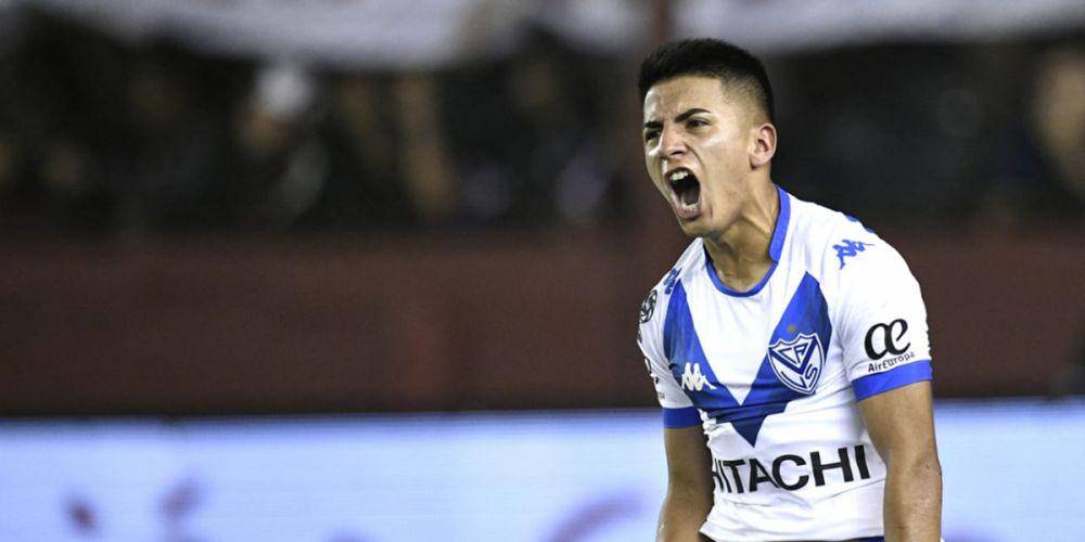 Thiago Almada bersama Vélez Sarsfield di Liga Argentina. (mufclatest.com)